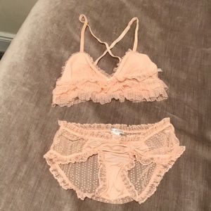 Ruffle lingerie set!
